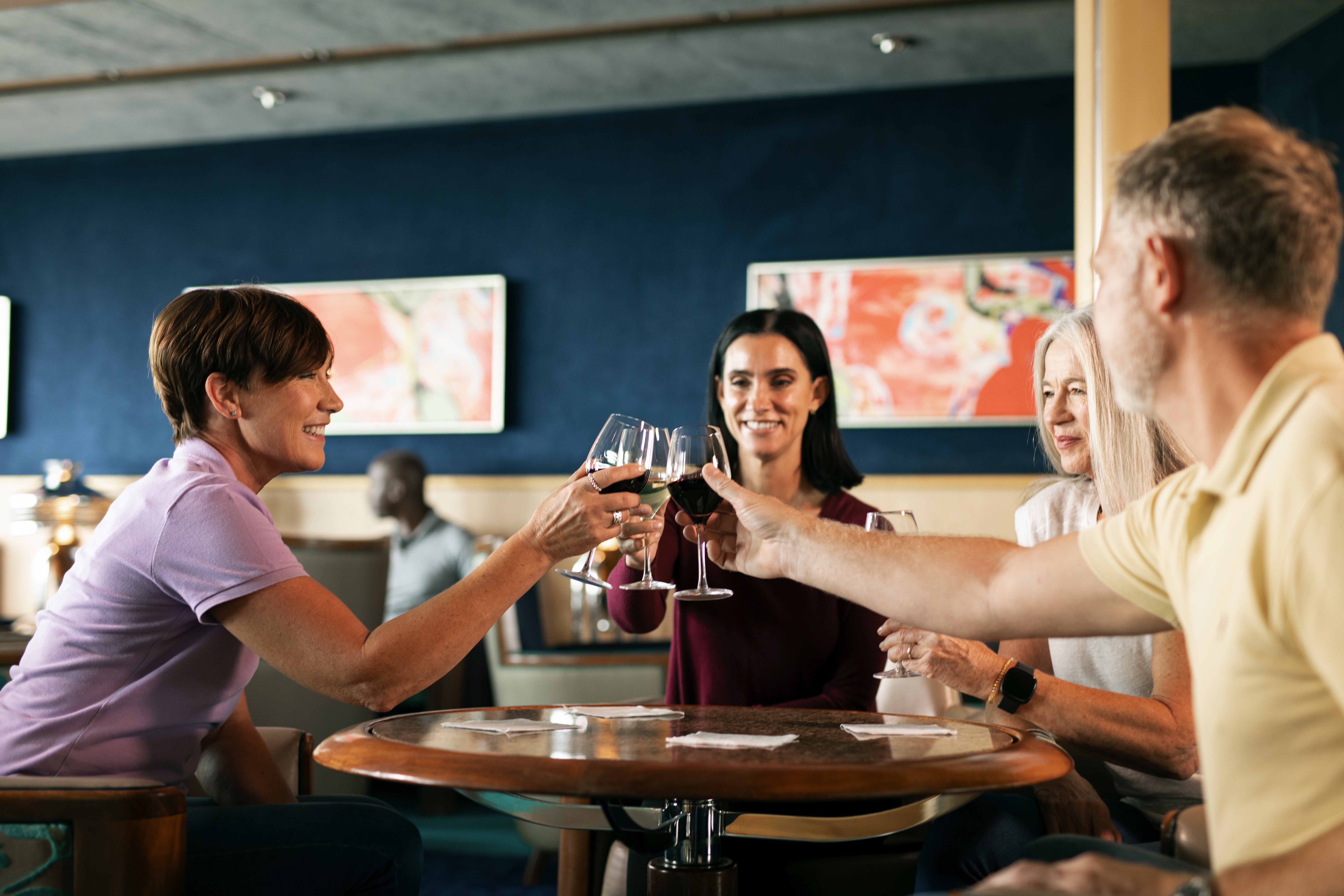 MS Midnatsol - Explorer Lounge & Bar